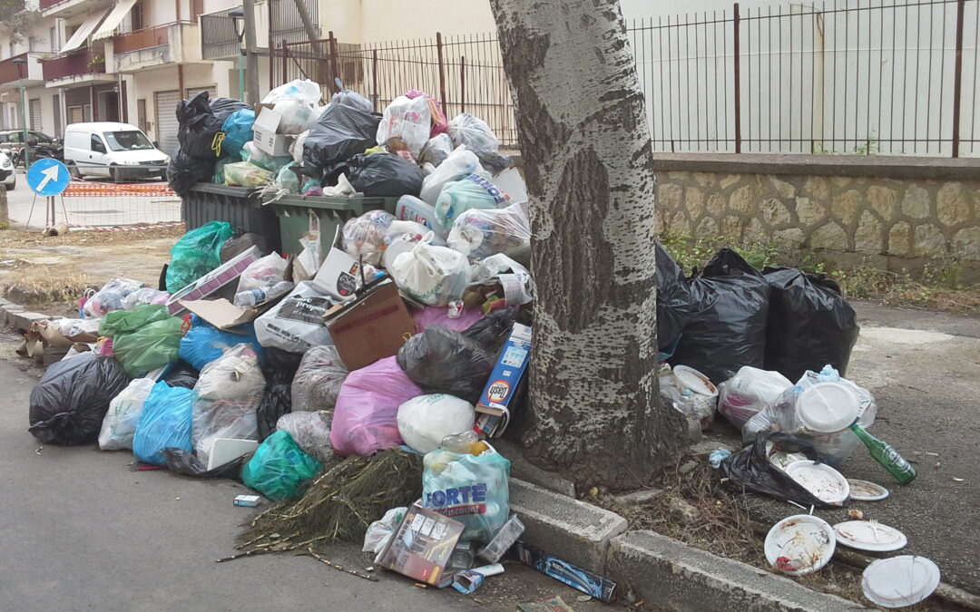 CAOS RIFIUTI: L’ASS. CODICI PROPONE UNA MOZIONE AI CONSIGLI COMUNALI DI TRAPANI E DI SALEMI PER LA RIDUZIONE DELLA TARI 2016.